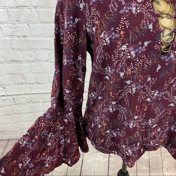 [Entro] Floral Bell Sleeve Top with Metal Rings - Picture 3 of 13